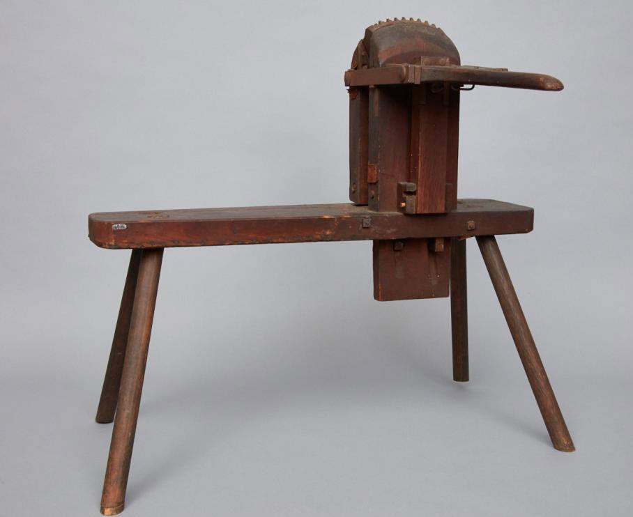 Shaker broom vise